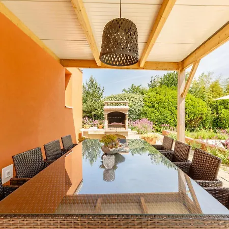 Les Cygnes By Interhome * L'Aubraie